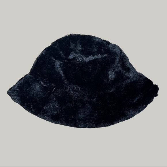 LIKE NEW Fuzzy Bucket Hat - Picture 1 of 3